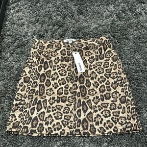 BB Dakota leopard skirt